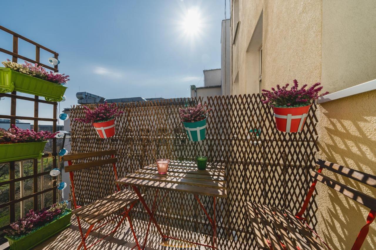 2 Bedroom Apartment Next To The Main Railway Station - By Upstairs Krakow Exterior photo